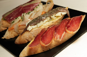 PINCHOS SURTIDOS flores gourmet